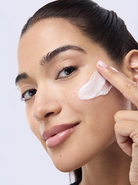 20241025 Digital Revitalift Filler Ha Cream Still1 Woman Dmi Image Na No Cta Landscape