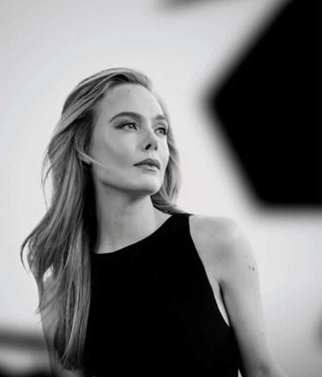 Loreal Paris Cannes Lights On Women Mobile