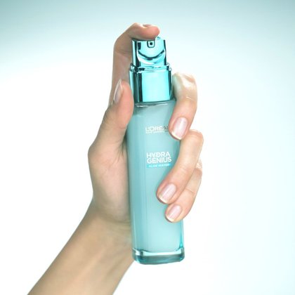 Crema fluida hidratanta 72h* cu Apa de Aloe pentru ten normal si mixt L'Oreal Paris Hydra Genius